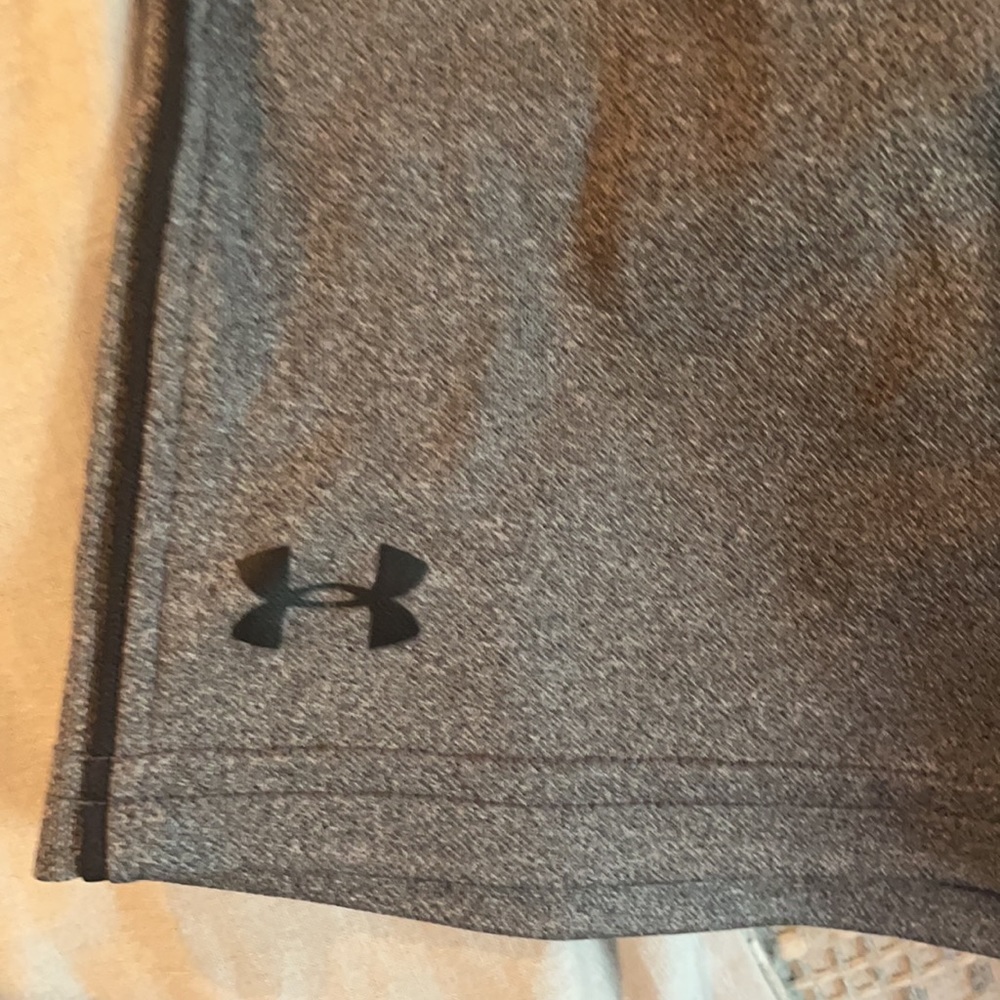NWOT under armour grey & black shorts w pockets. Size 4 boys. *1 - Picture 4 of 5